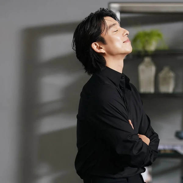 Foto populer Gong Yoo yang penuh cinta dari penggemar