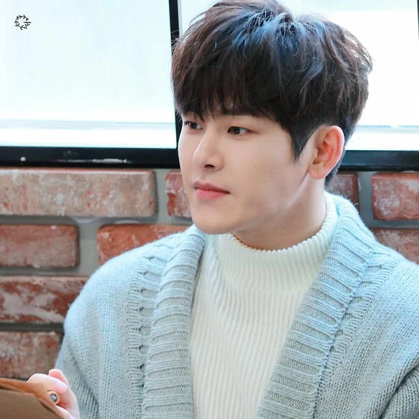 The most loved look of Hoya today
