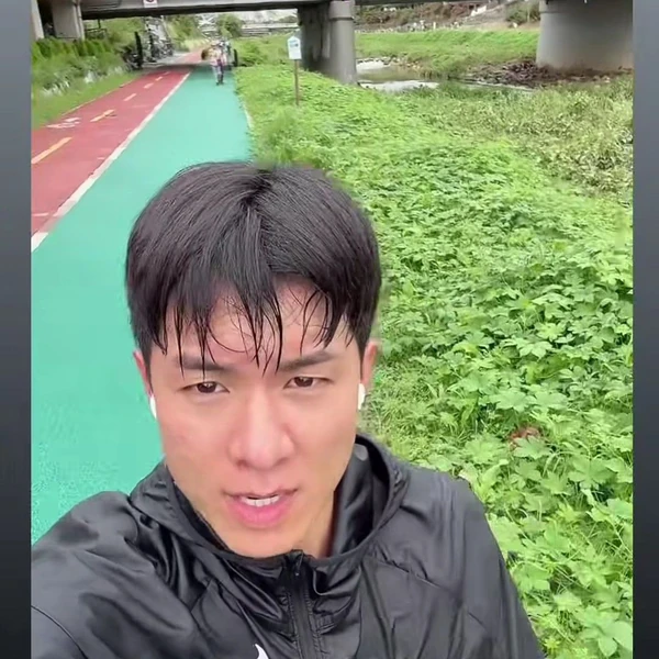 充滿粉絲愛的羅泰柱人氣照片