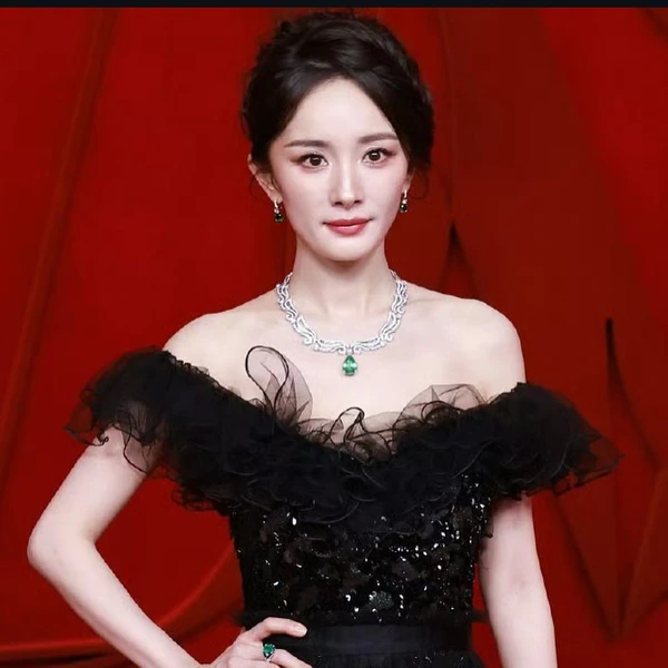 The most loved look of Yang Mi today