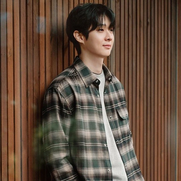 Popular photo full of fans’ love for Choi Wooshik