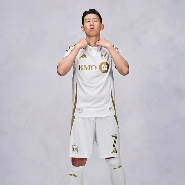 Today’s standout profile photo of Son Heungmin on Choeaedol Celeb