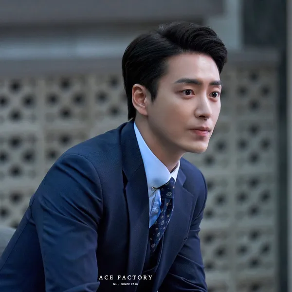 Popular photo full of fans’ love for Lee Joonhyuk