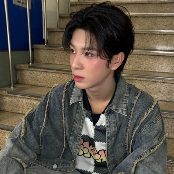 Popular photo full of fans’ love for Jeong Dongwon