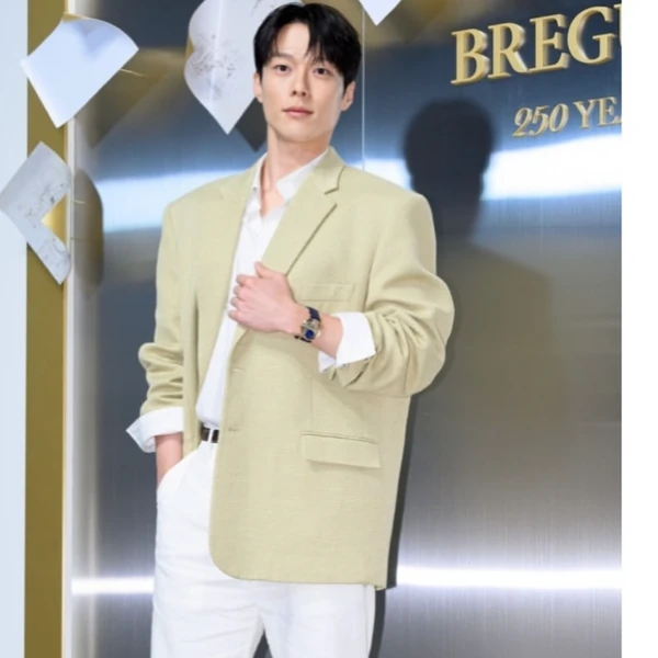 Foto populer Jang Kiyong yang penuh cinta dari penggemar