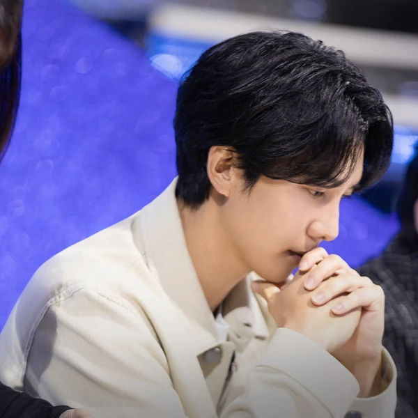 The most loved look of Lee Seunggi today