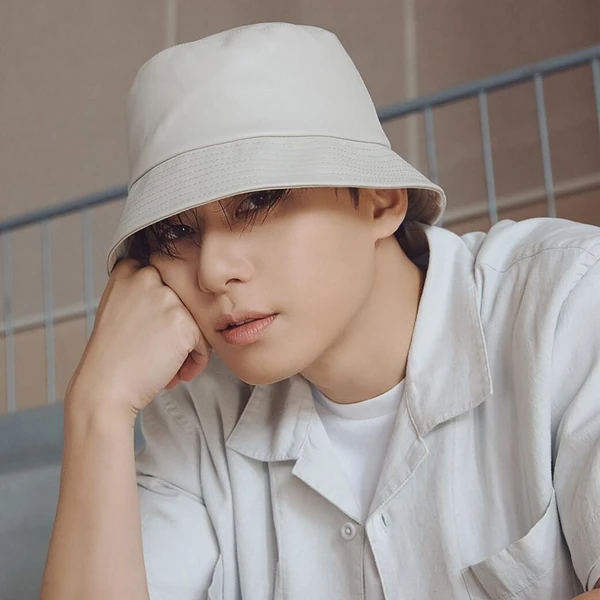 The most loved look of Park Seojoon today