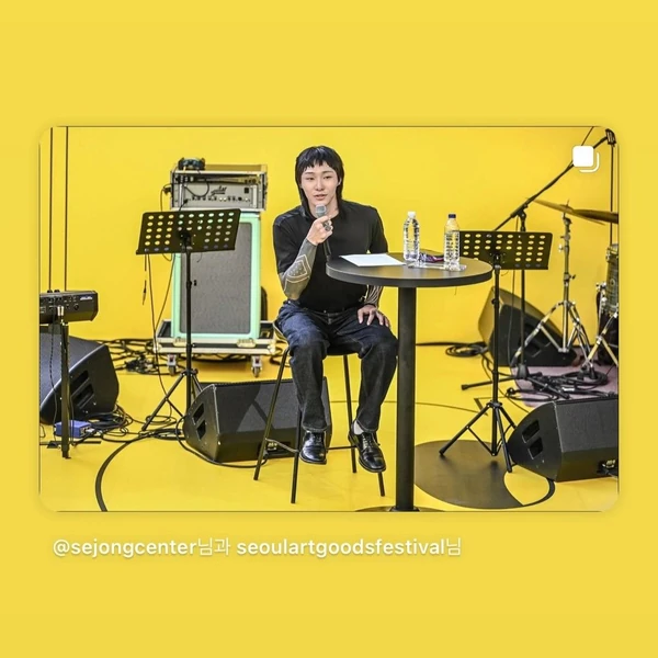 Popular photo full of fans’ love for Ki Moogan