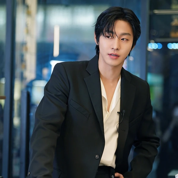Popular photo full of fans’ love for Ahn Hyoseop