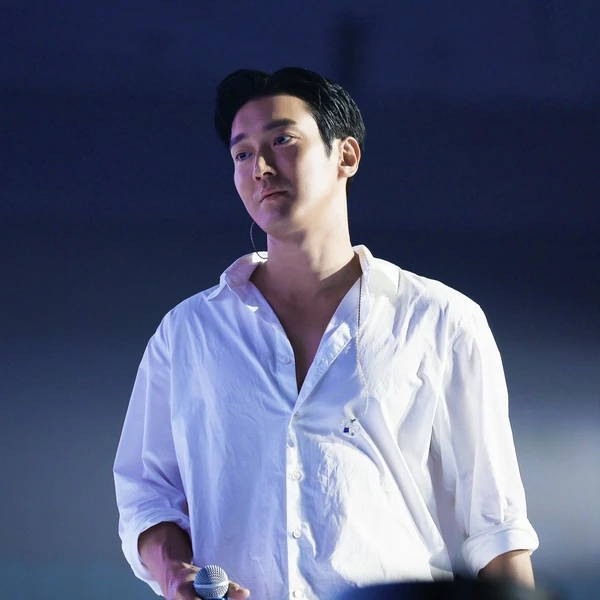The most loved look of Choi Siwon today