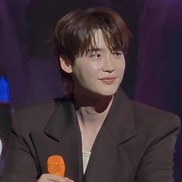 The most loved look of Lee Jongsuk today