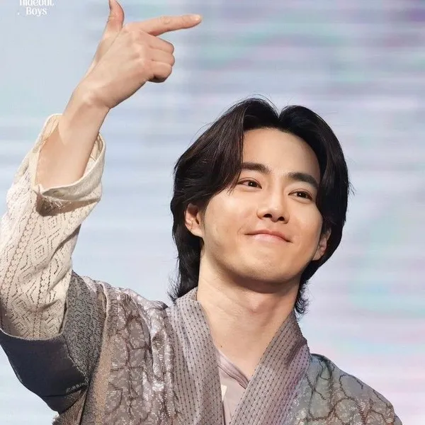 Popular photo full of fans’ love for Suho