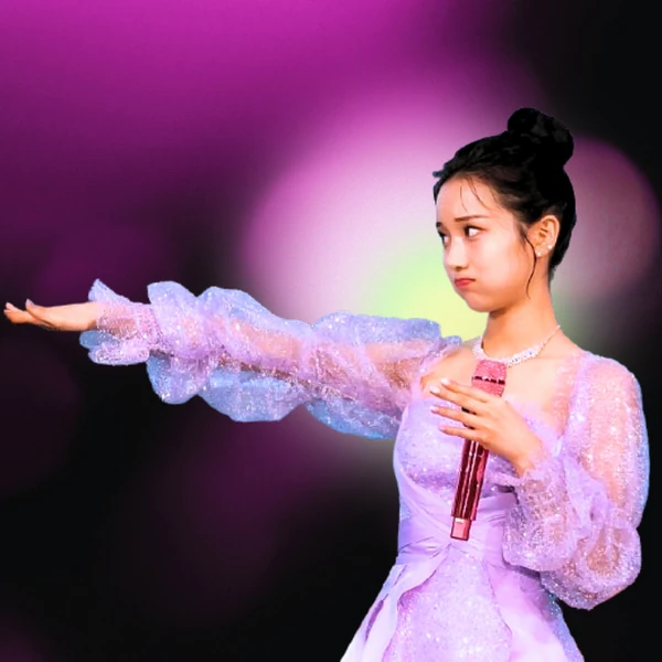 The most loved look of Kim Soyeon (2004) today