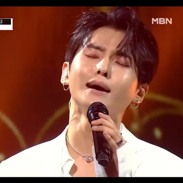The most loved look of Seong Ri today