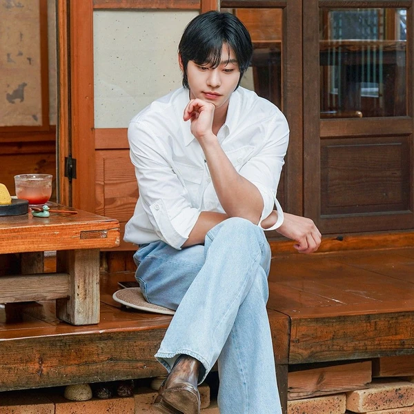 The most loved look of Ahn Hyoseop today