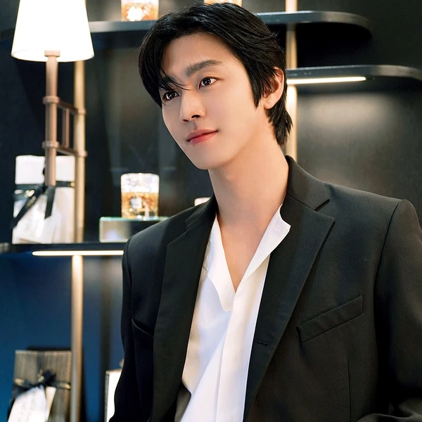Popular photo full of fans’ love for Ahn Hyoseop