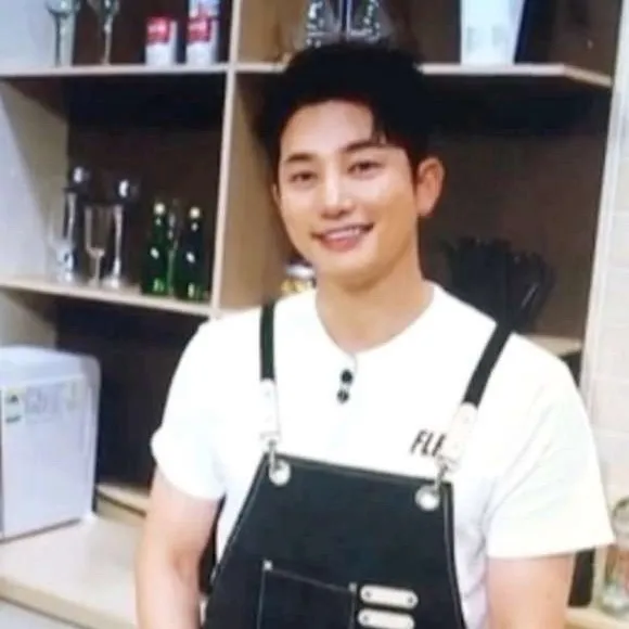 The most loved look of Park Sihoo today