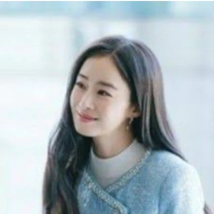 The most loved look of Kim Taehee today