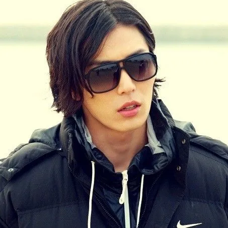 Foto populer Kim Jaewook yang penuh cinta dari penggemar