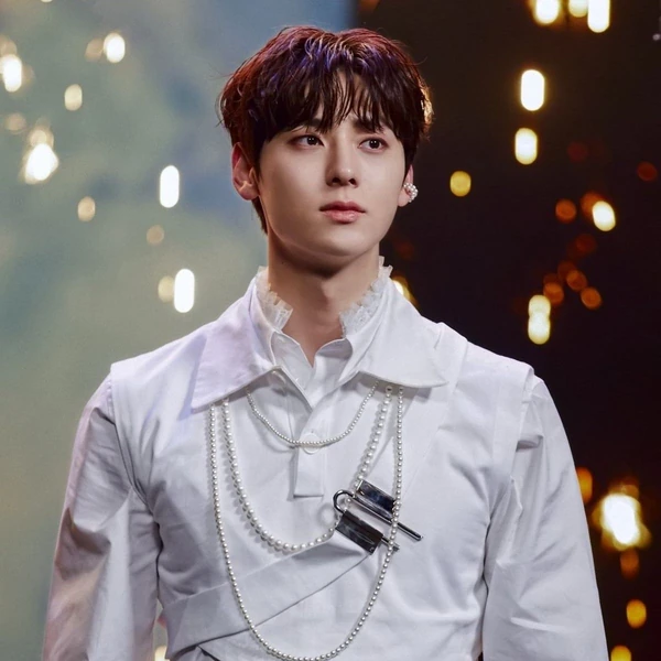 The most loved look of Hwang Minhyun today