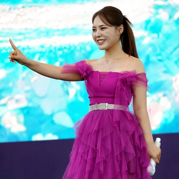 Popular photo full of fans’ love for Miss Kim