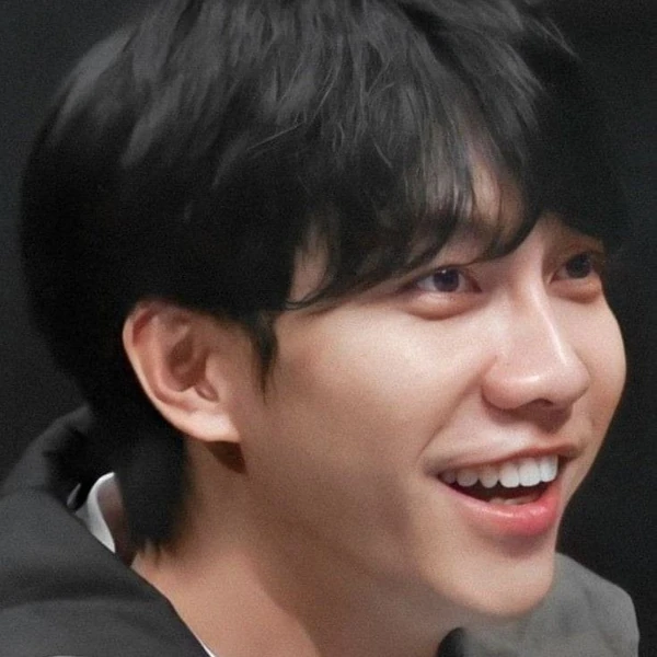 The most loved look of Lee Seunggi today
