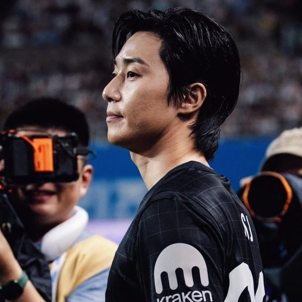 Popular photo full of fans’ love for Park Seojoon