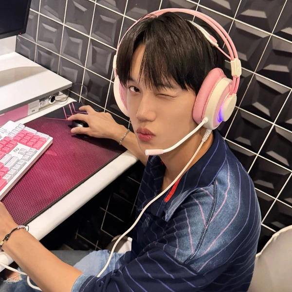 The most loved look of KAI today