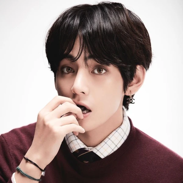 Top moment of Kim Taehyung (V) chosen by fans