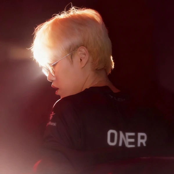 Popular photo full of fans’ love for Oner