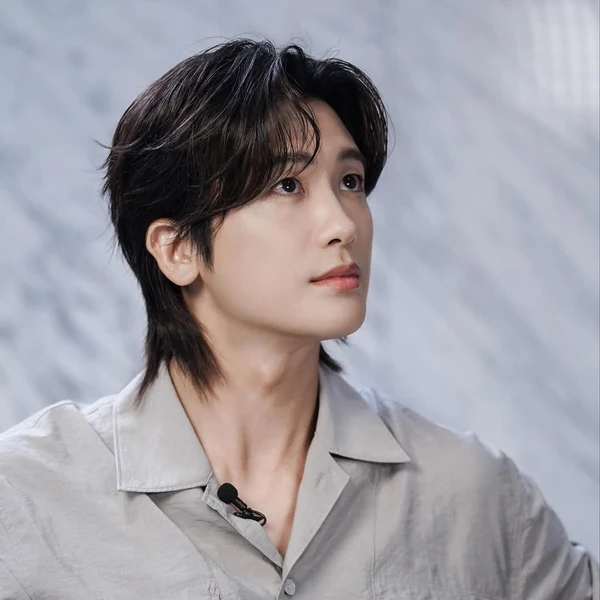 Today’s standout profile photo of Park Hyungsik on Choeaedol Celeb