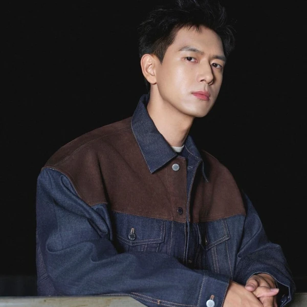 Popular photo full of fans’ love for Li Xian