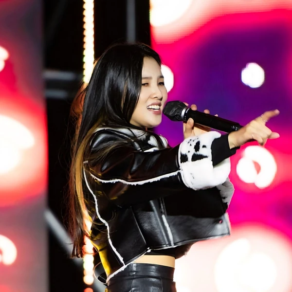 The most loved look of Hwang WooLim today