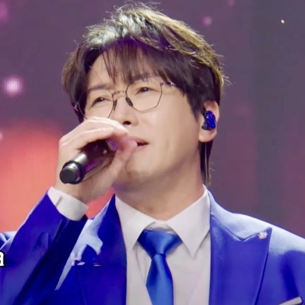 Popular photo full of fans’ love for Chungil