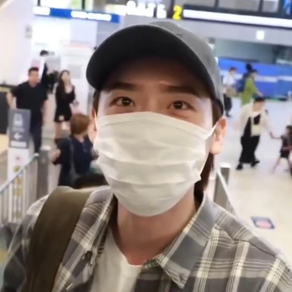 Popular photo full of fans’ love for Lee Jongsuk