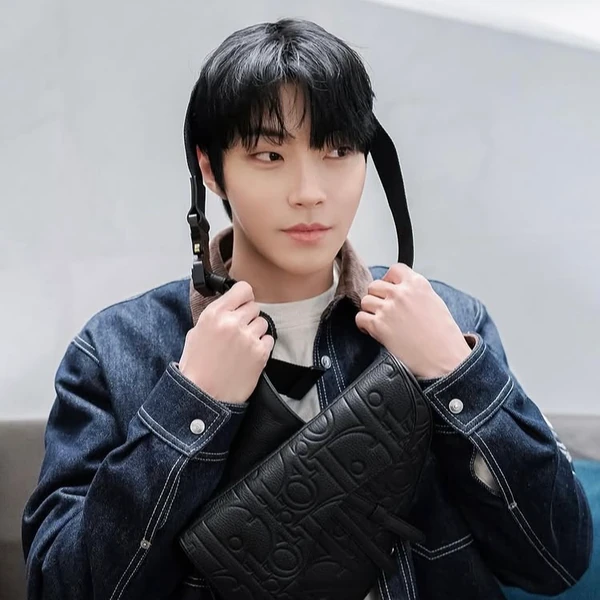 Popular photo full of fans’ love for Hwang Inyoup