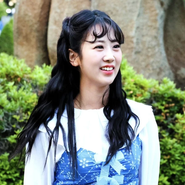 Popular photo full of fans’ love for Kang Hyeyeon