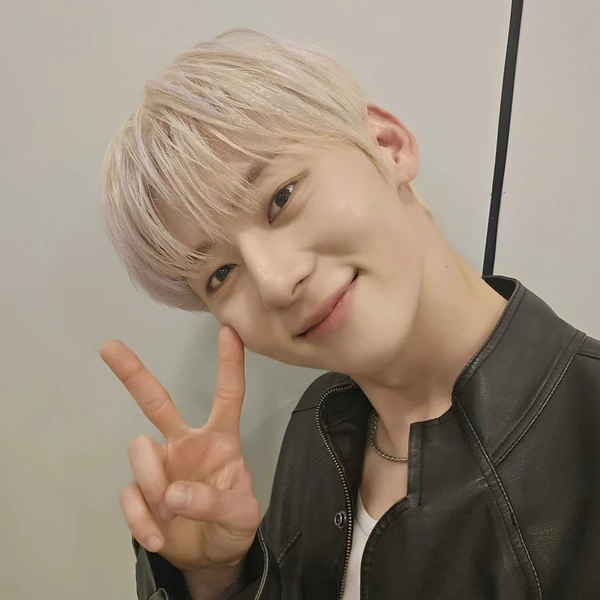The most loved look of Hwang Minhyun today