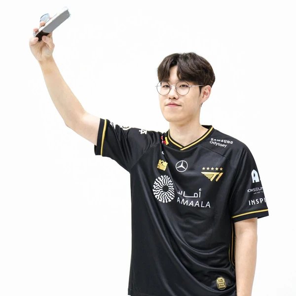 Popular photo full of fans’ love for Oner