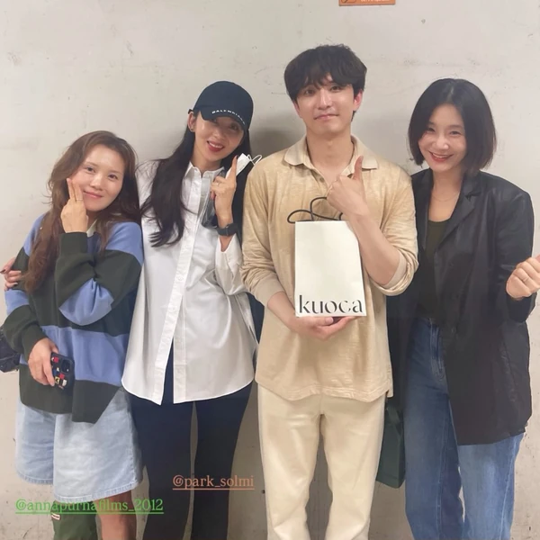 Popular photo full of fans’ love for Yoon Namoo