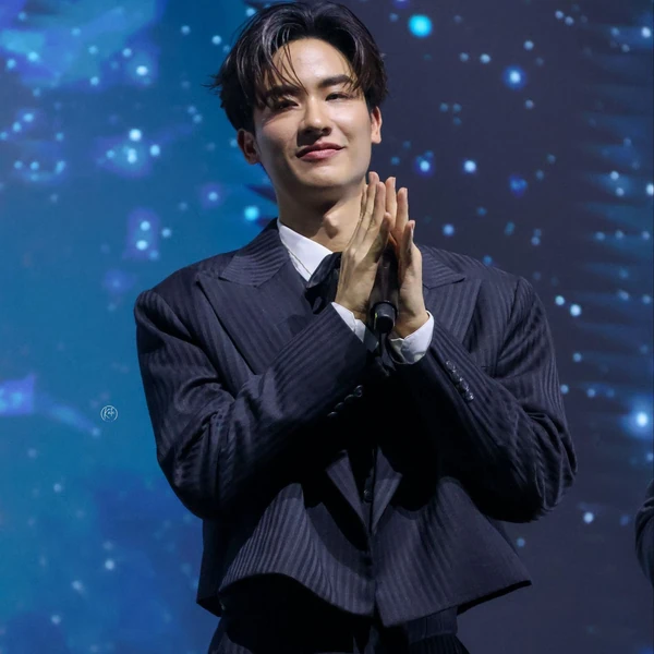 The most loved look of Tay Tawan Vihokratana today