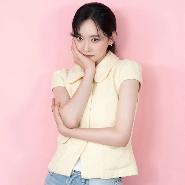 The most loved look of Han Jihyun today