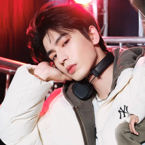 The most loved look of Zhang Linghe today