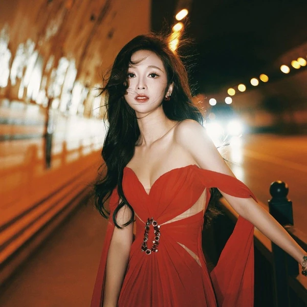 Popular photo full of fans’ love for Wu Xuanyi