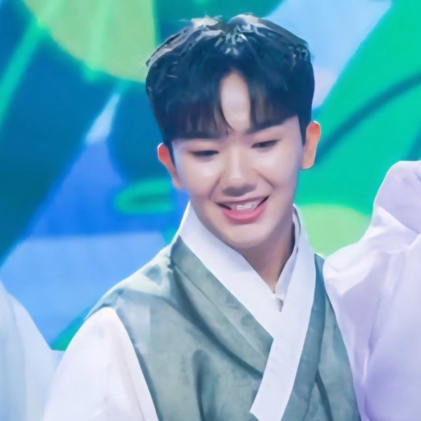 The most loved look of Nam Seungmin today