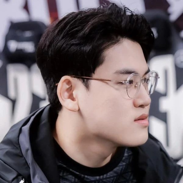 粉絲團製作的Gumayusi第一名橫幅貼文