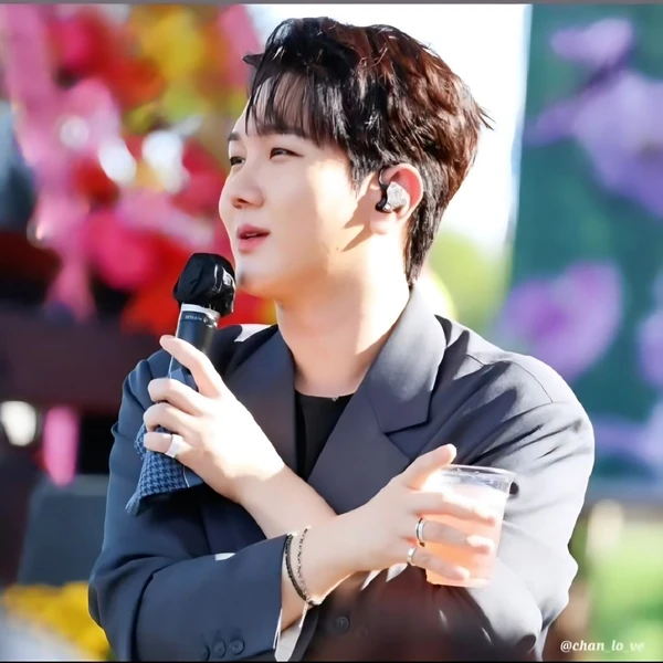 The most loved look of Kim Soochan today