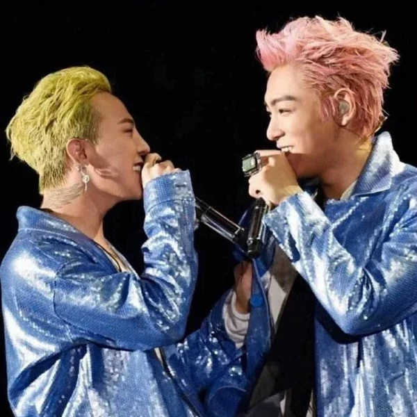 Popular photo full of fans’ love for T.O.P