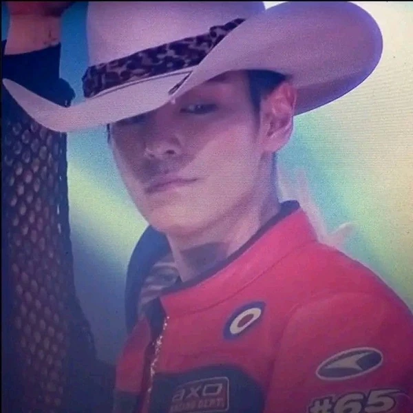Popular photo full of fans’ love for T.O.P