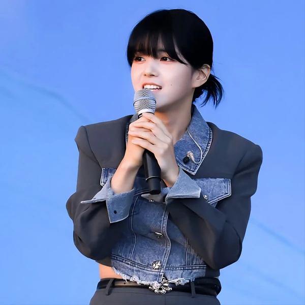 Popular photo full of fans’ love for Seogi